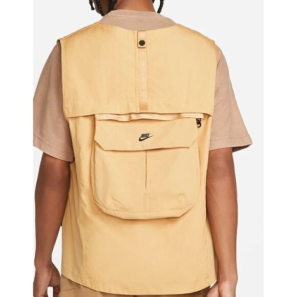 NIKE Sportswear Tech Pack Men's Vest - Picture 2 of 11